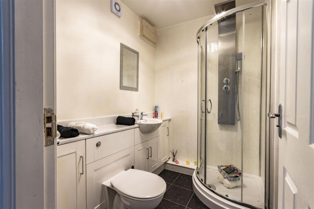 'Jack &amp; Jill' Shower Room