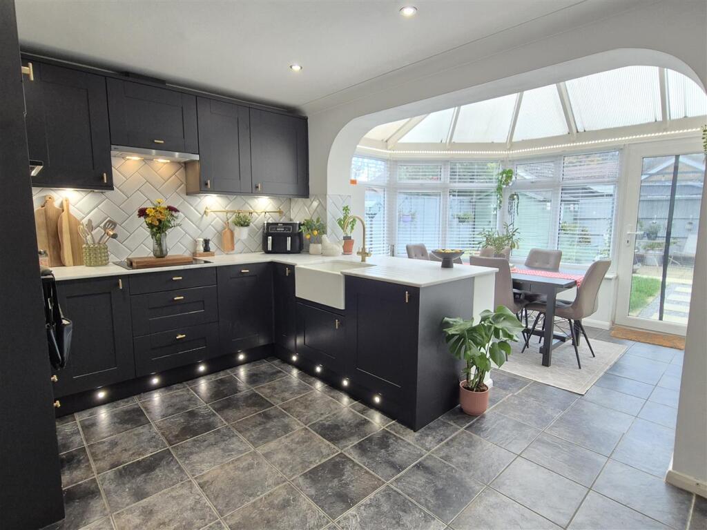 Modern Fitted Kitchen