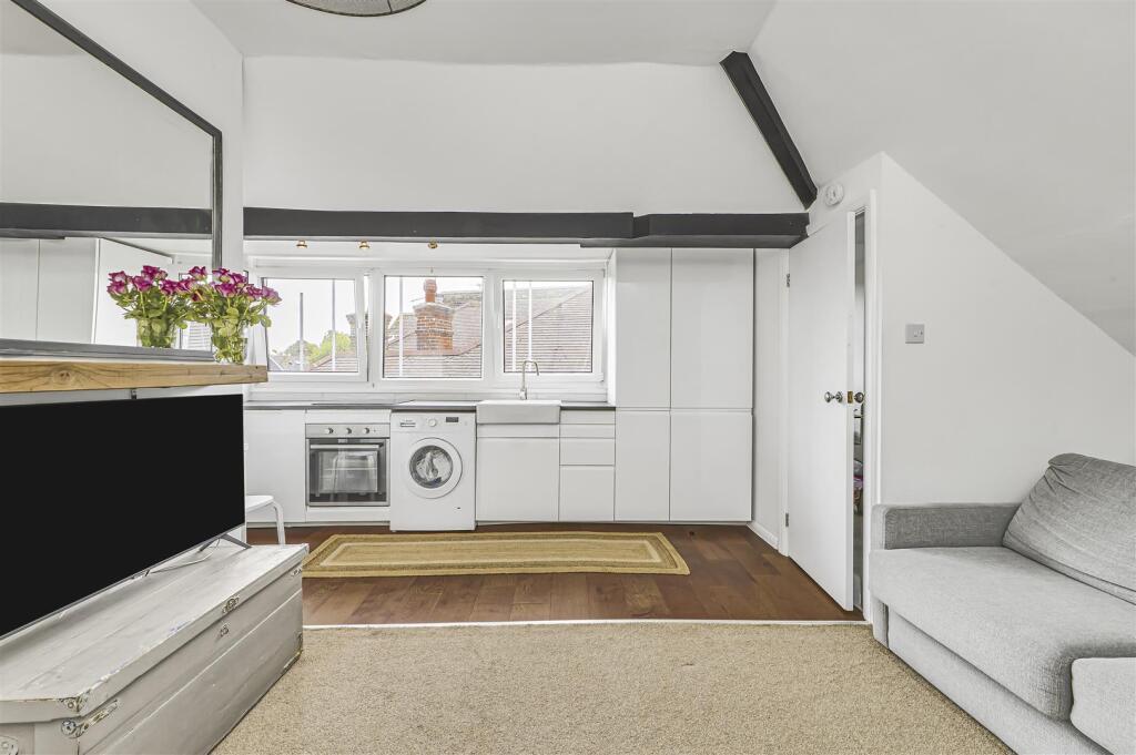 James_Anderson_-_Sheen_Lane_London__SW14_8LE_11.JP