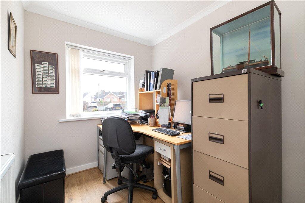 Bedroom / Study