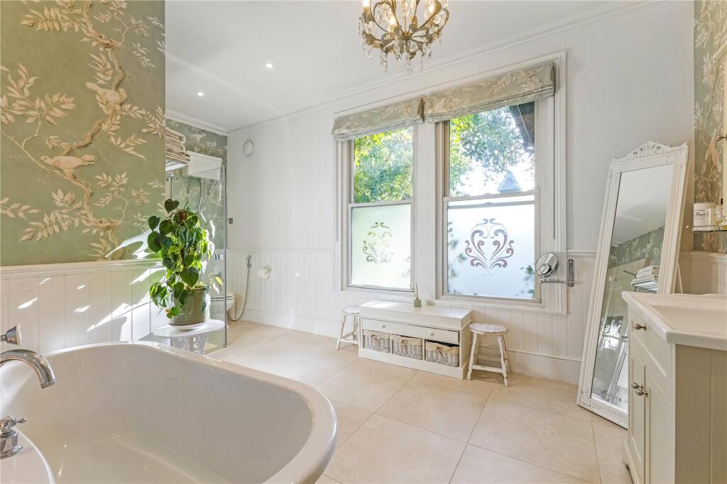 En Suite Bathroom