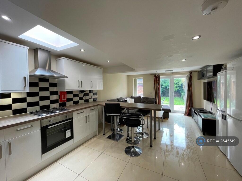 Kitchen (Front View)