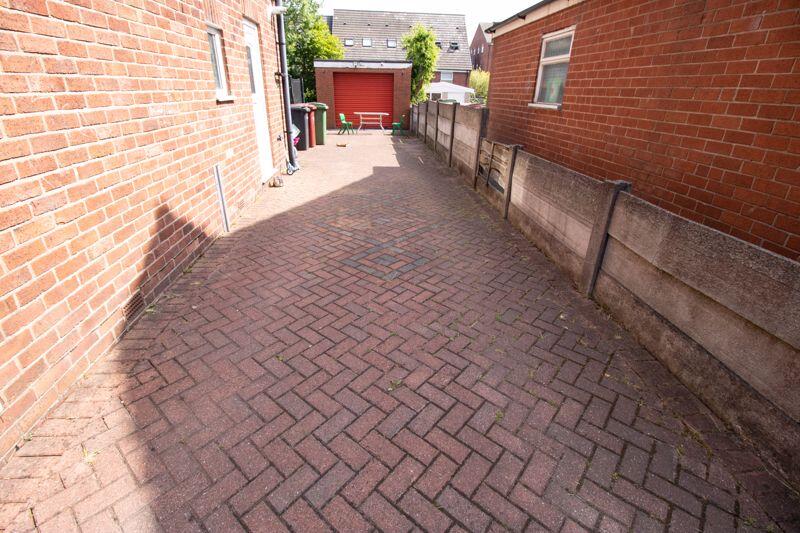 Driveway/Garage