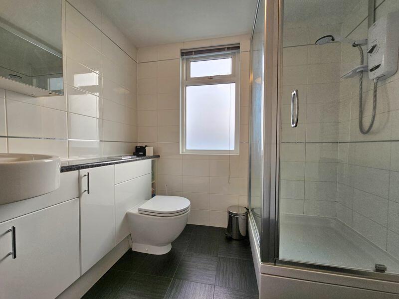 Shower Room (1st Floor)