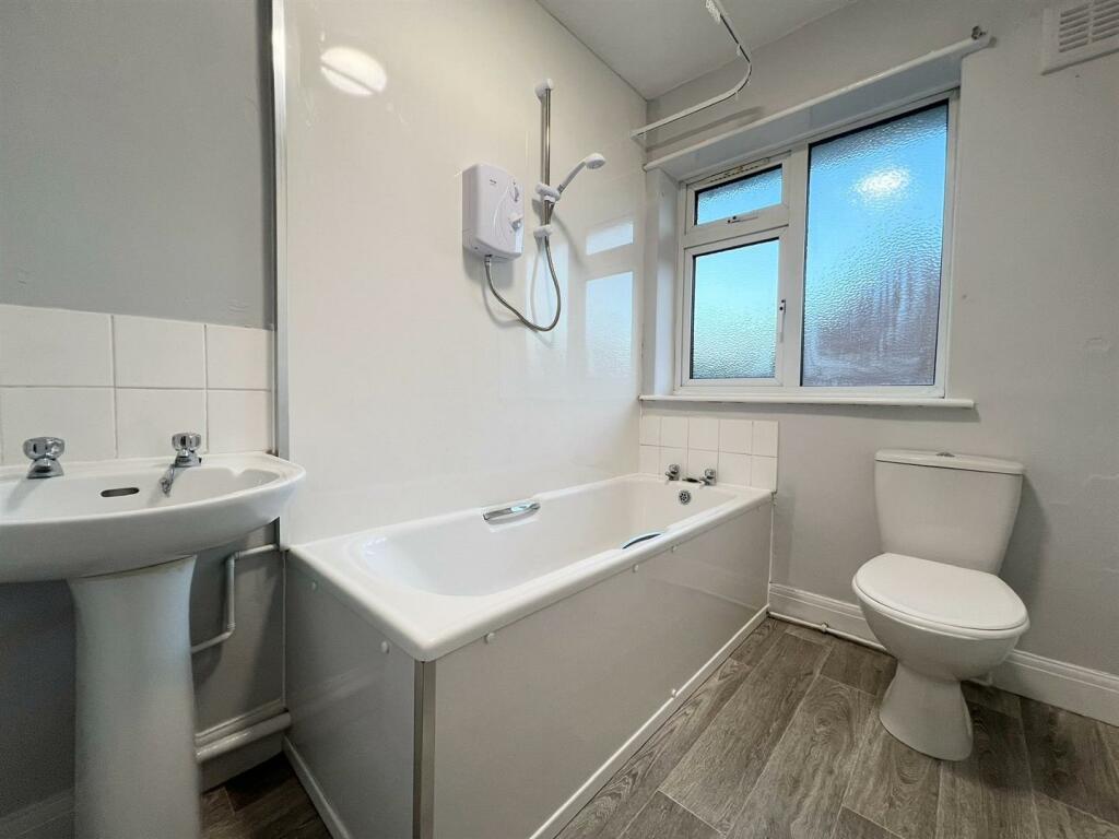 USE bathroom  (2).jpg