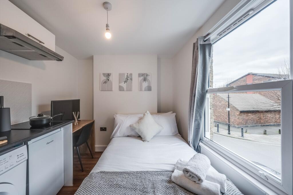A cozy double bedroom featuring a comfortable b...