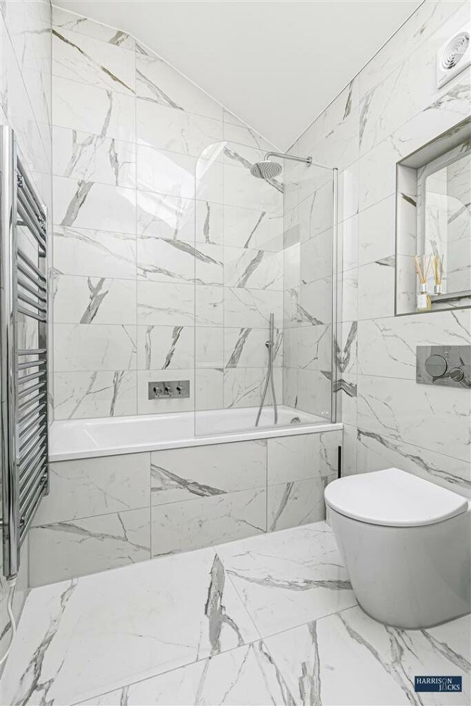 Bathroom 2.jpg
