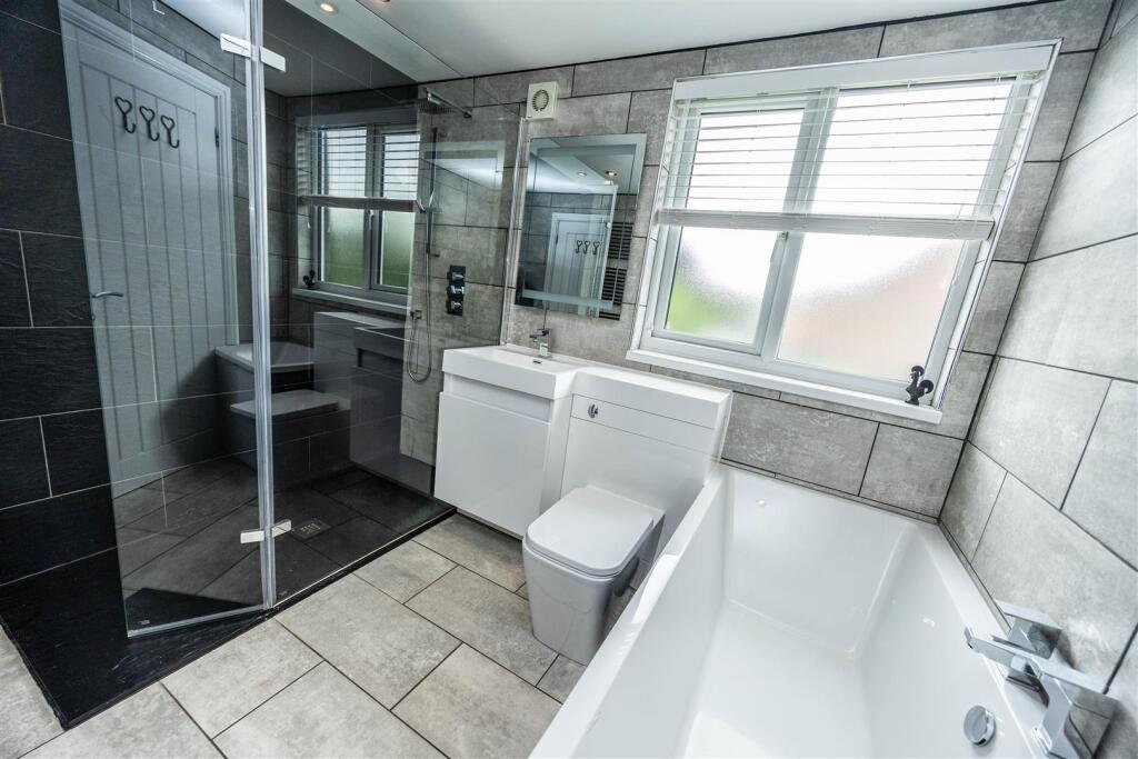 FAMILY BATHROOM