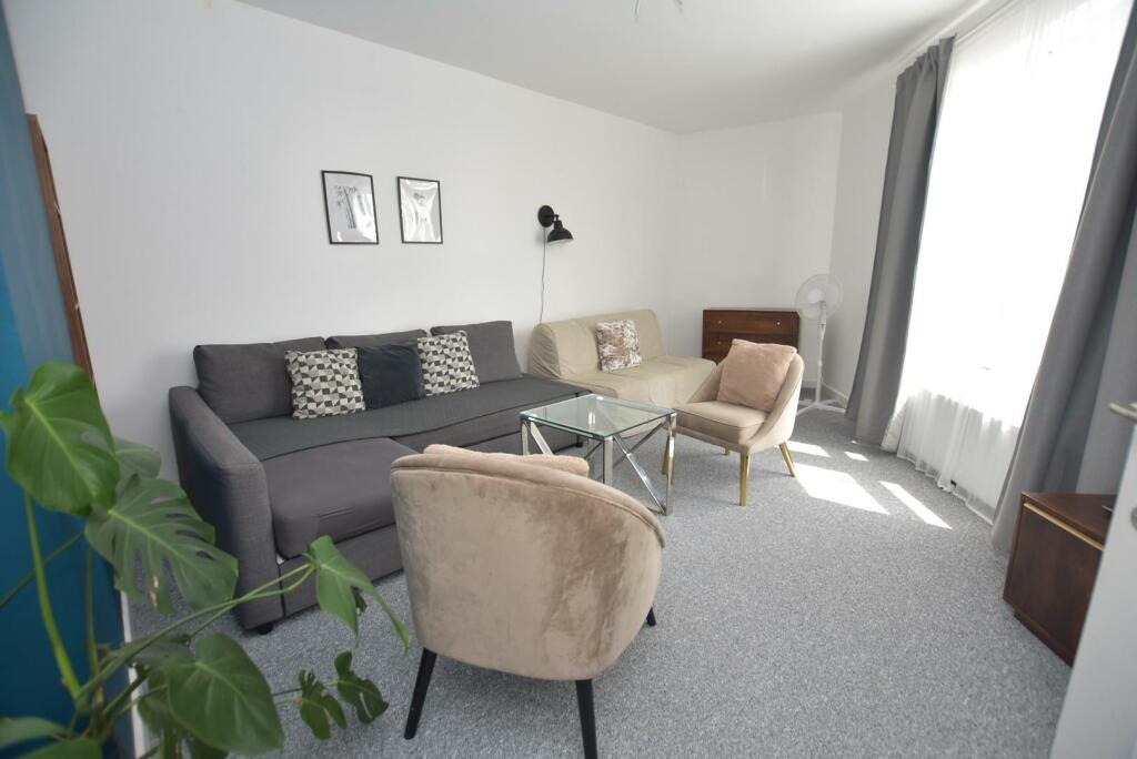 FLAT B - Lounge area.jpg