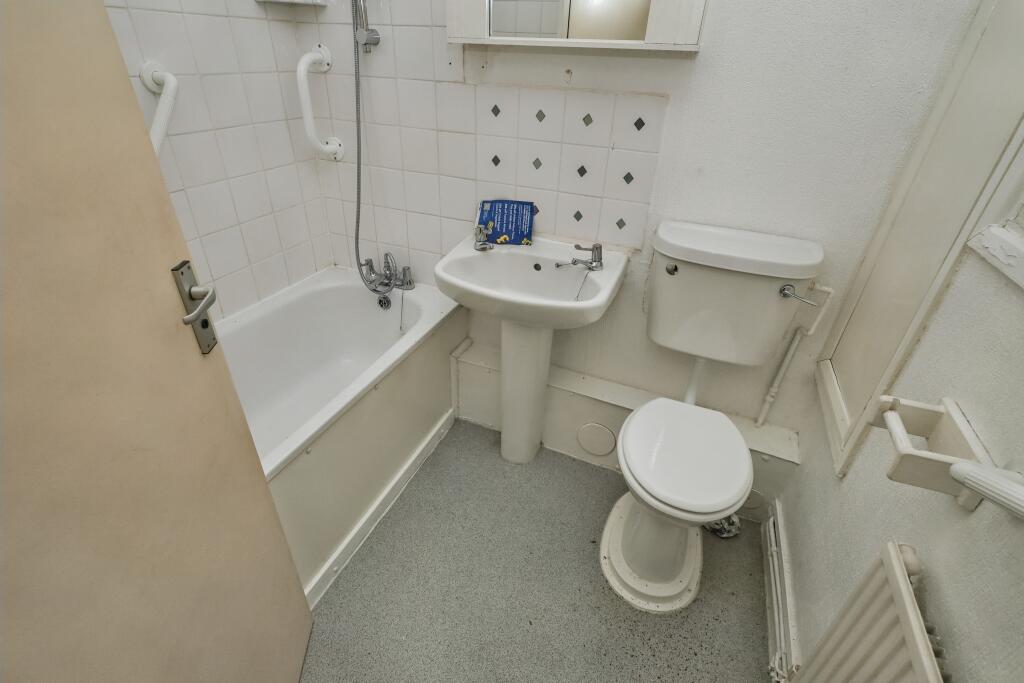 5 Victor Court, Victor Approach, Hornchurch, RM12 4XF