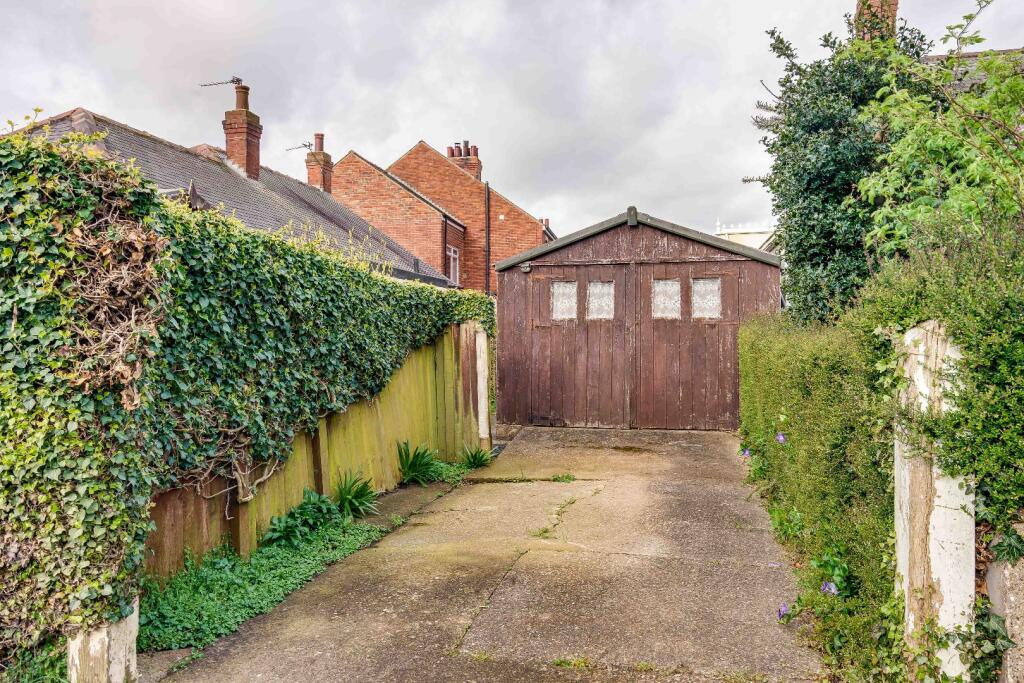 Garage/Driveway