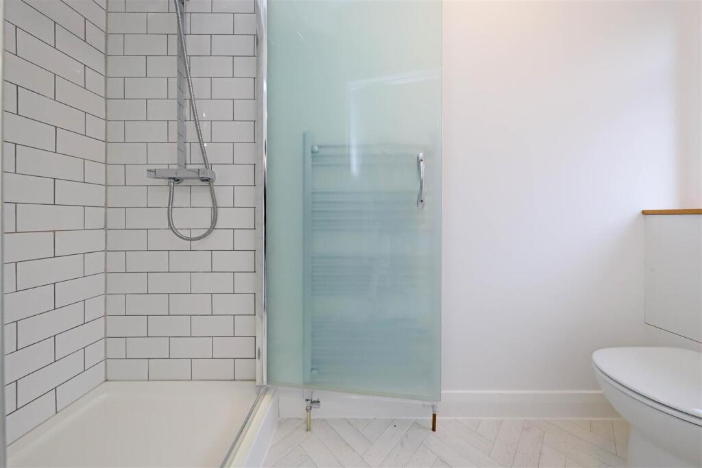 nicholas james neville ave bed ensuite2.jpg