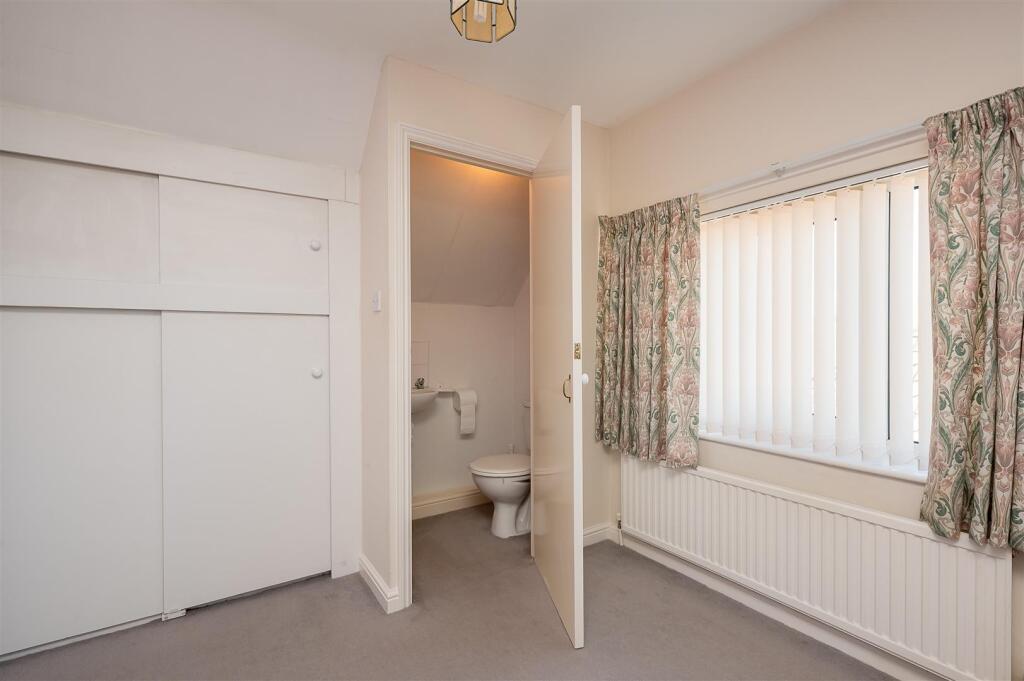 BEDROOM 2 / EN-SUITE