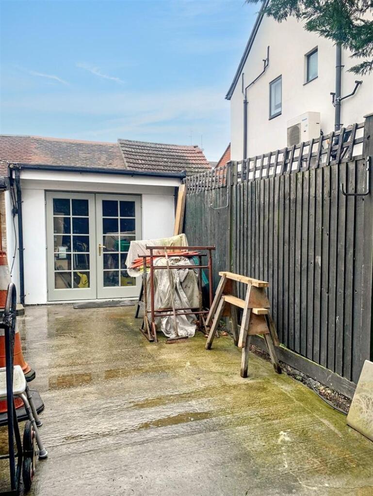 PHOTO-2025-03-04-13-47-15 (Garage).jpg