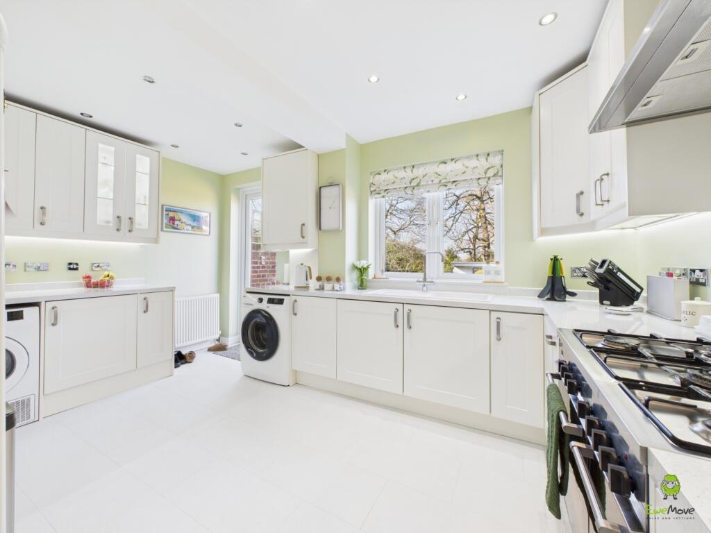 CAM04399G0-PR0046-STILL008