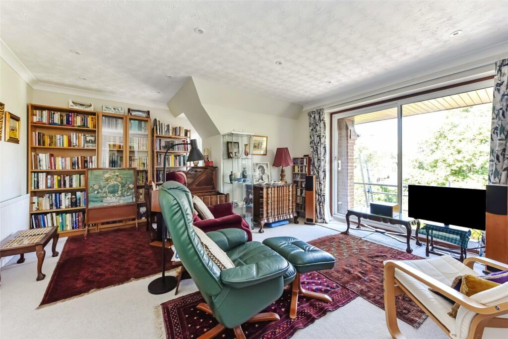 Sitting/Dining Room