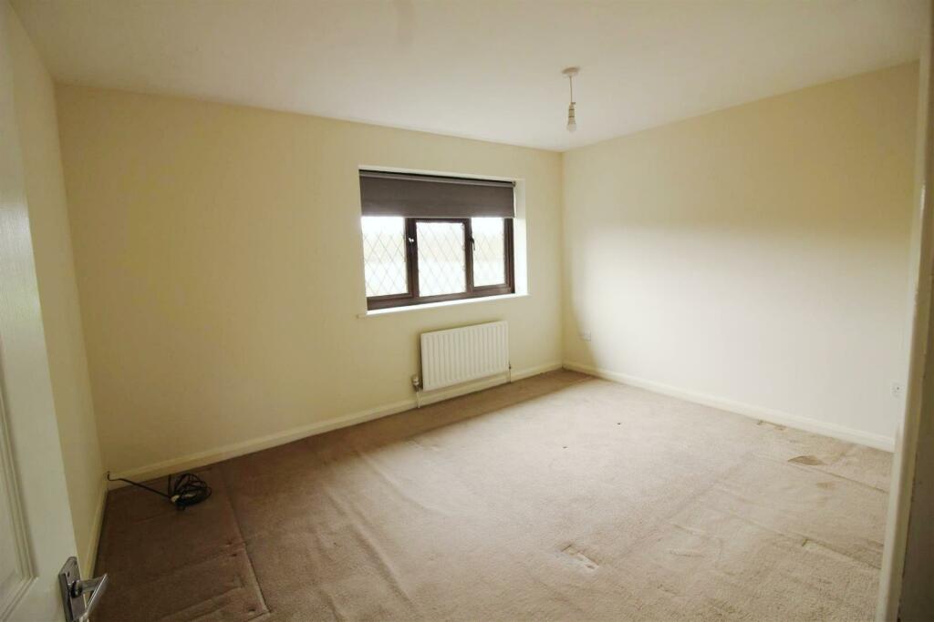 bedroom 202.jpg