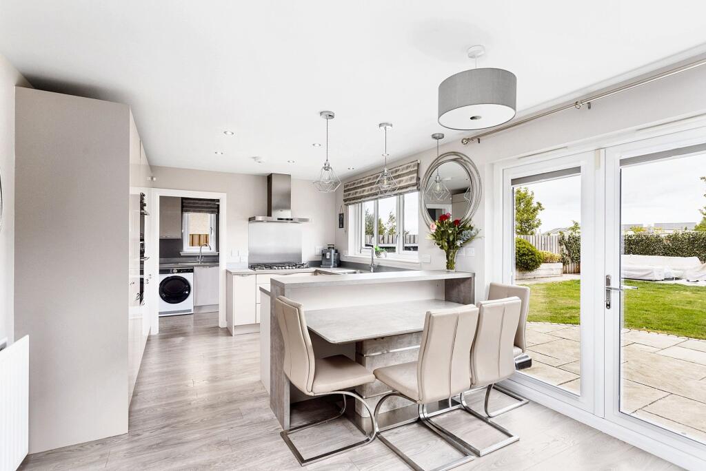 Kitchen/Dining Area