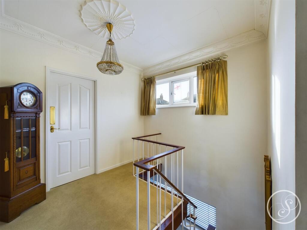 FIRST FLOOR LANDING