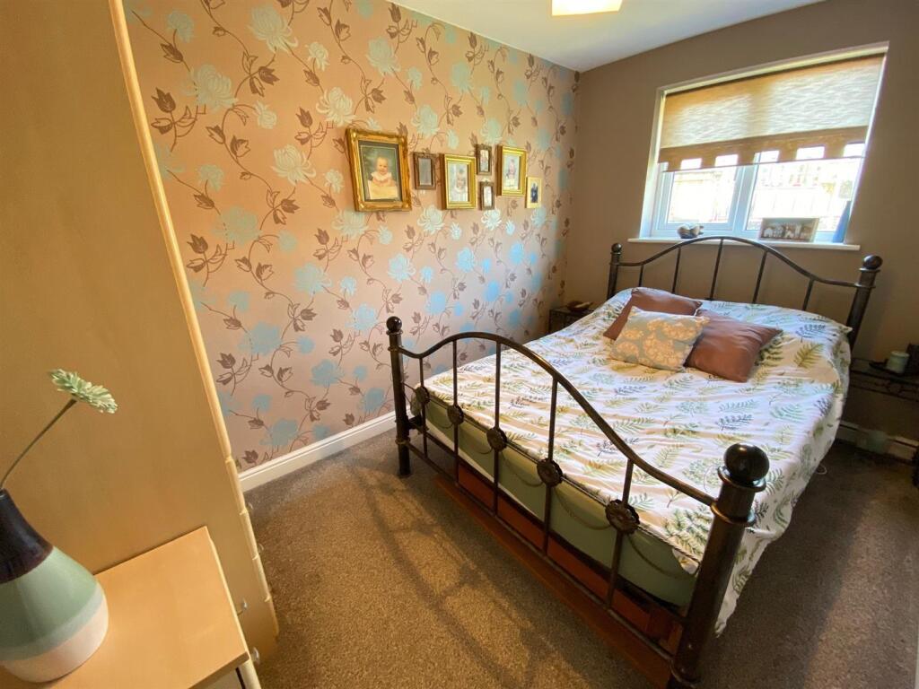 bed 2.jpg