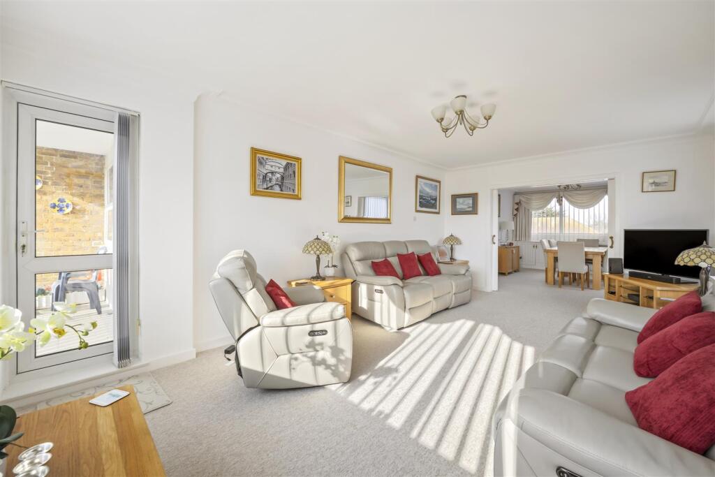 Grand Avenue, Wellington Court 12-013.JPG