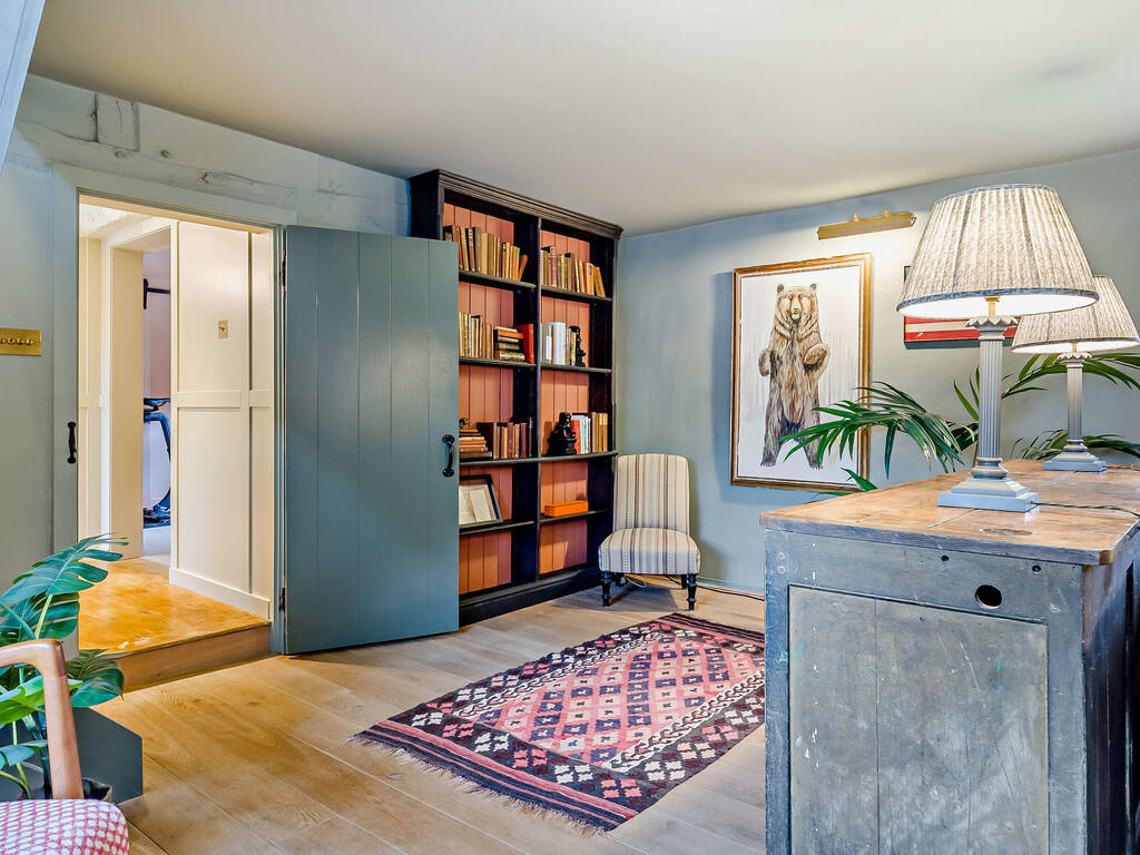 8664754-interior1...