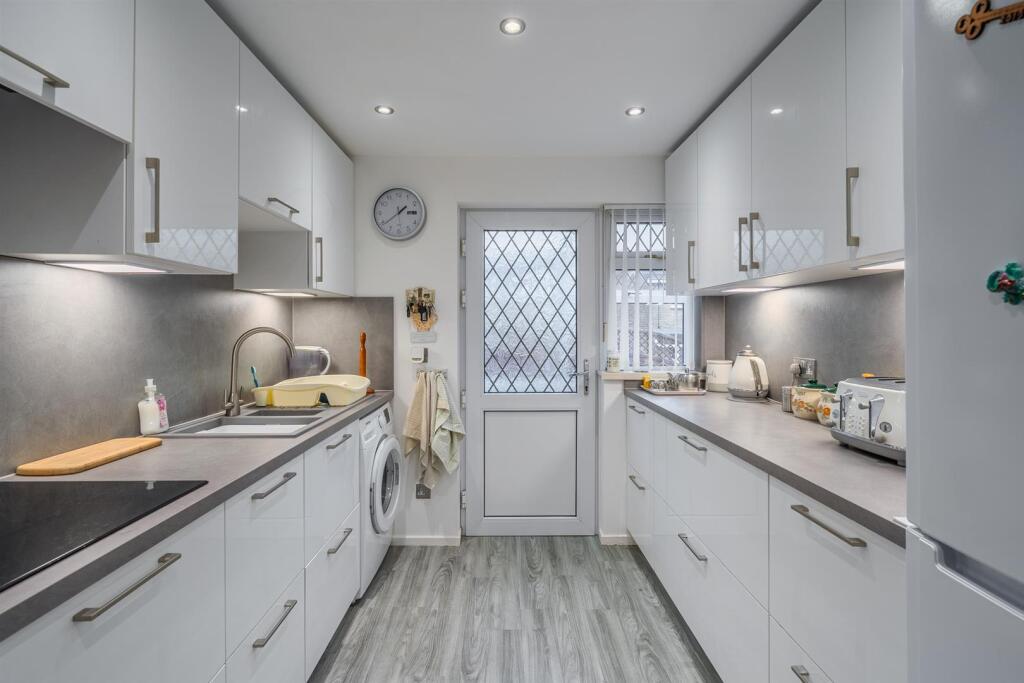 7 Chester Close-10.jpg