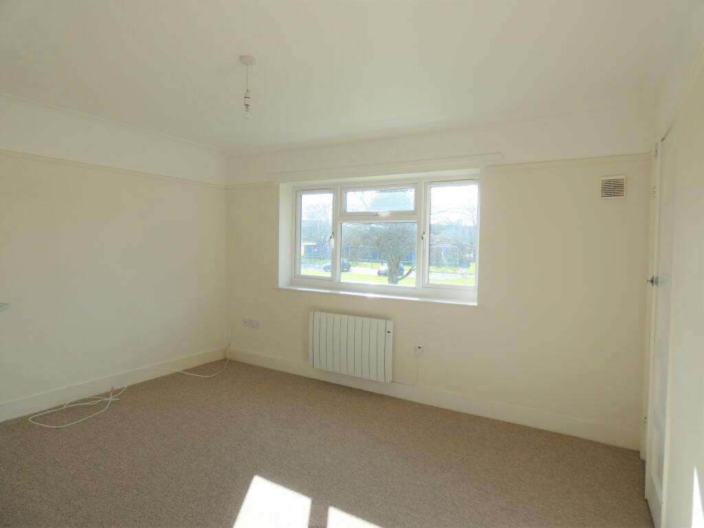Pic 4 Bedroom One.JPG