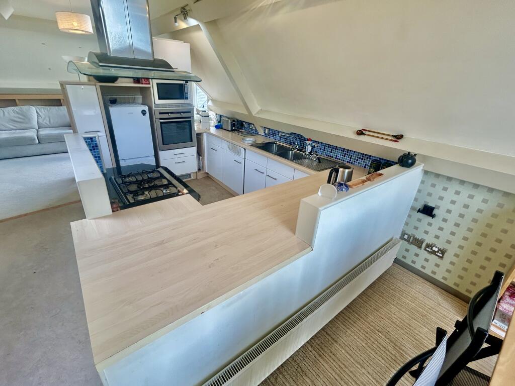 Kitchen / Dining Area