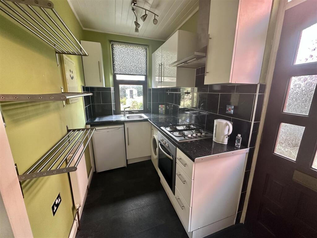 Bramleys Estate Agents - Leeds Old Road (10).jpg