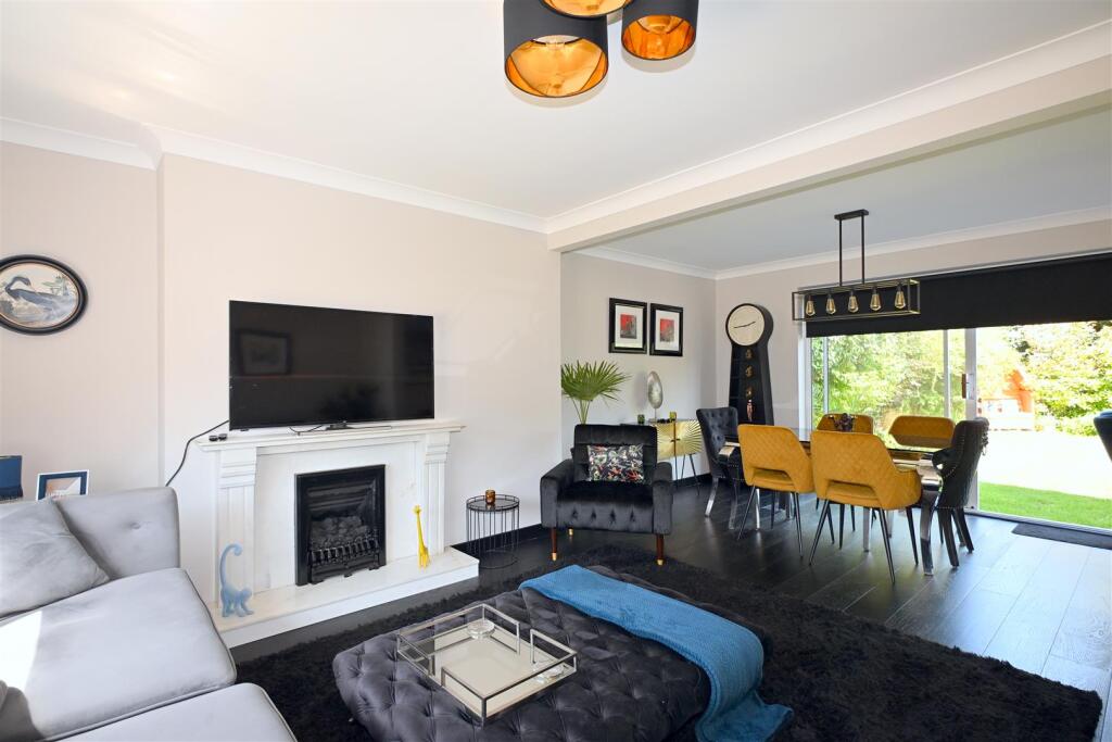 Sitting/Dining Room