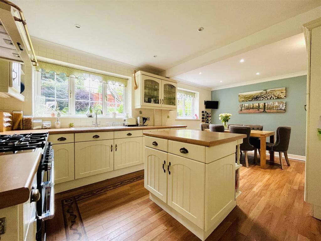 Dining Kitchen Aspect 3