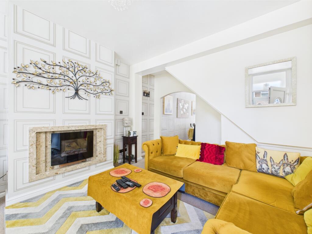 CAM03729G0-PR0045-STILL003