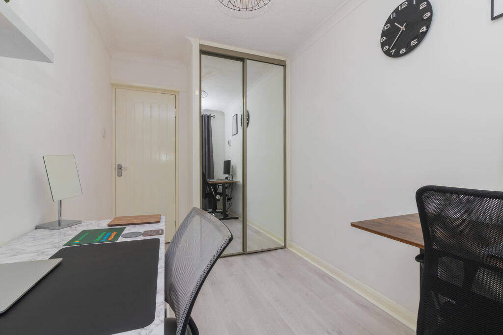 24 south park drive Paisley L-18