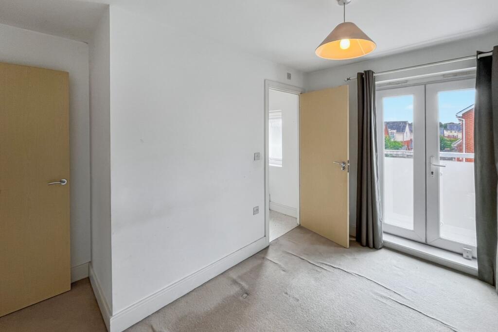 40 Reynolds Avenue, Redhill, Surrey, RH1 1TJ