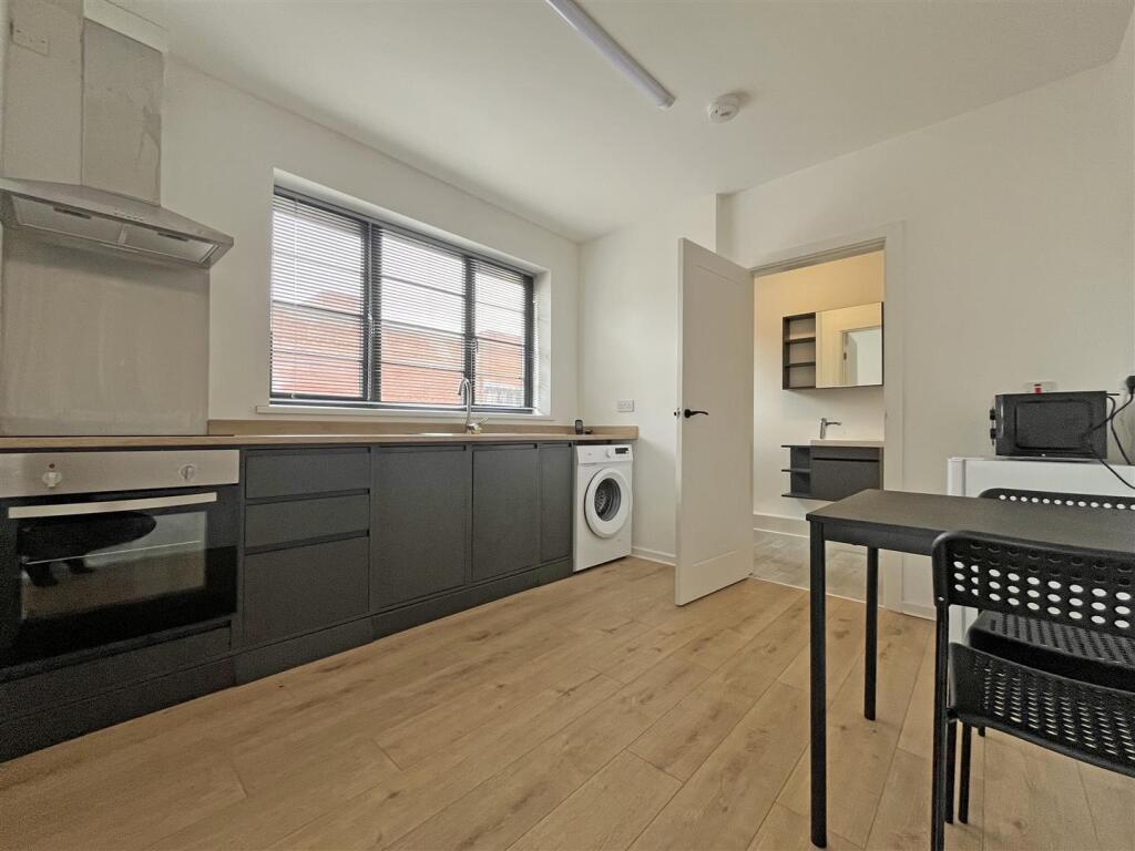 Flat 8 Dining Kitchen
