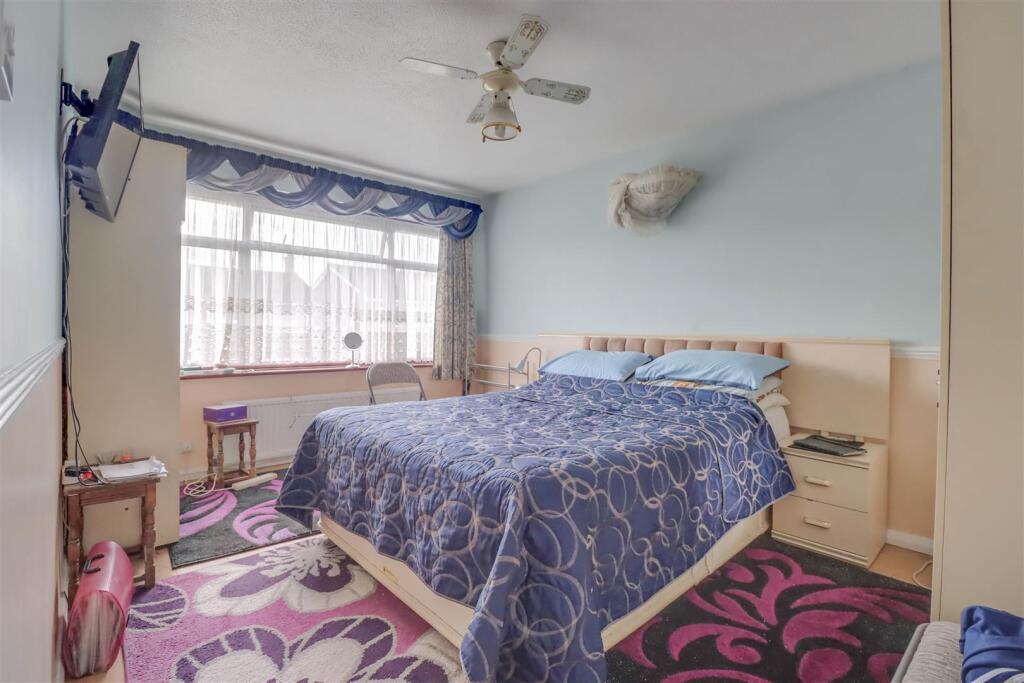 17 LARKSWOOD WALK-7.jpg