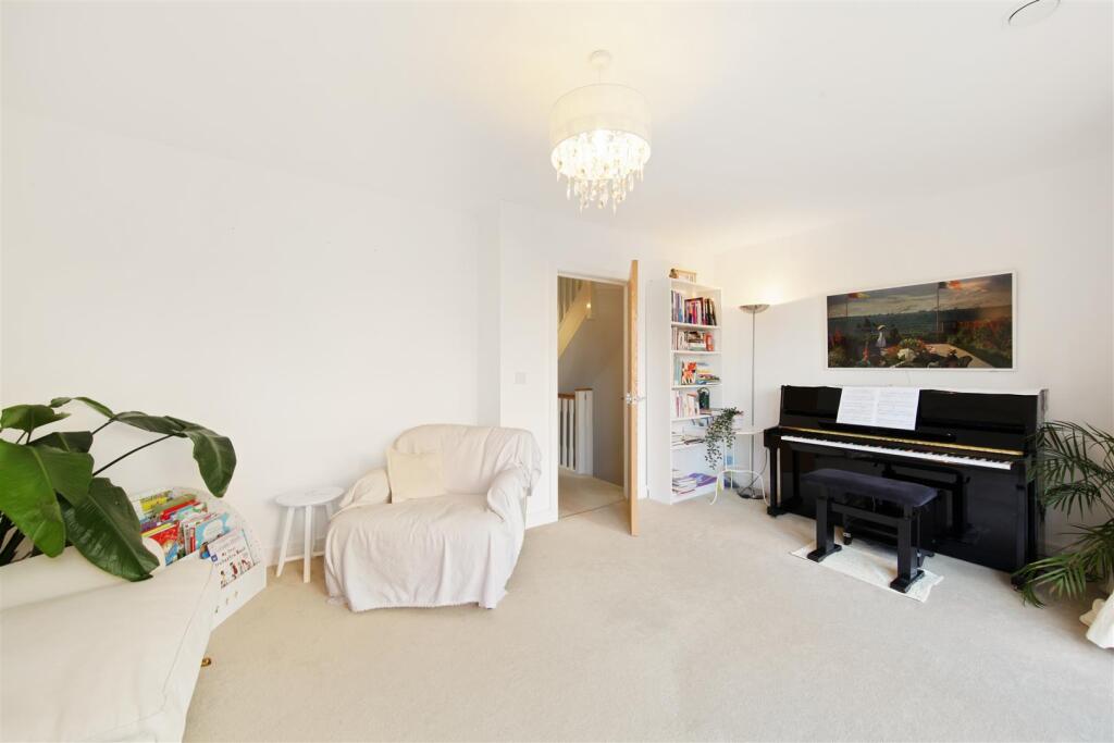 10 Phelps Lane - xrsGWMCDPysFS6bCDirG.jpg
