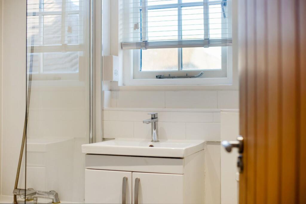 83760_3 Holt Court Brown Street (27).jpg