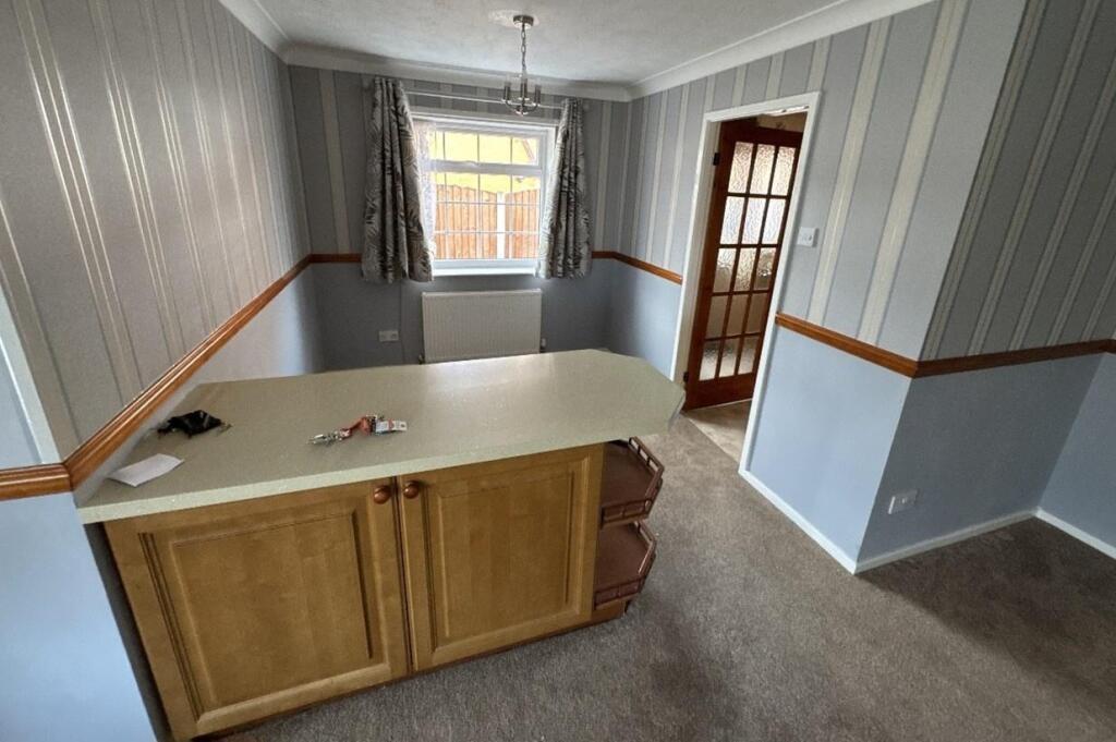 DINING ROOM.jpg