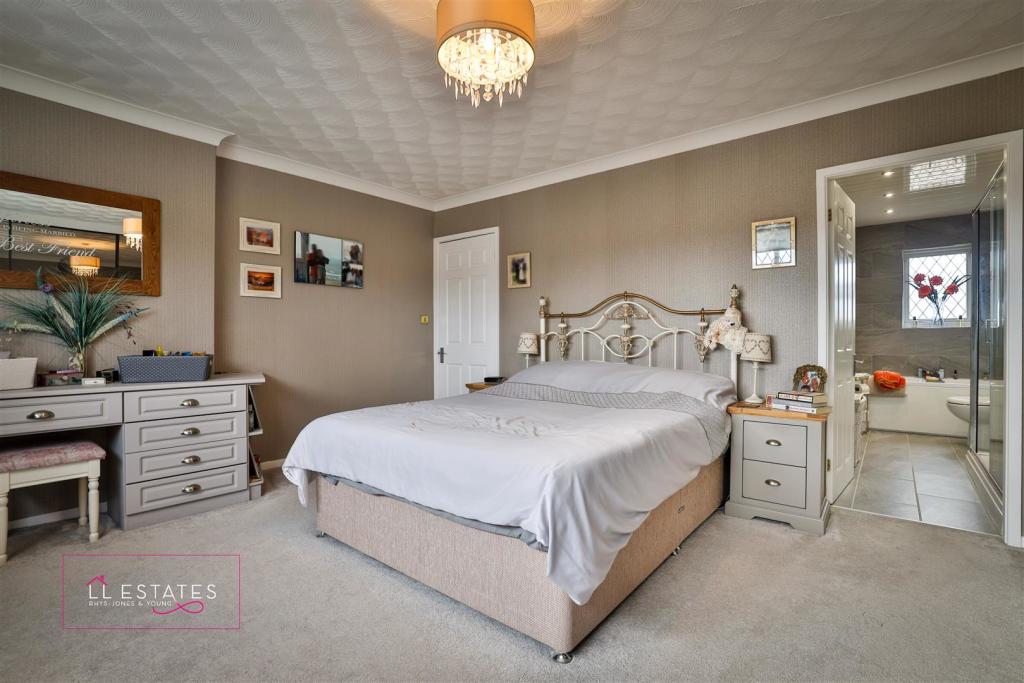 Master Bedroom.jpg