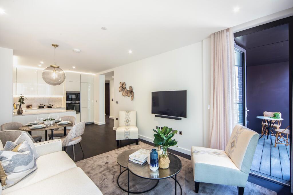 2 bed flat to rent in Nine Elms
