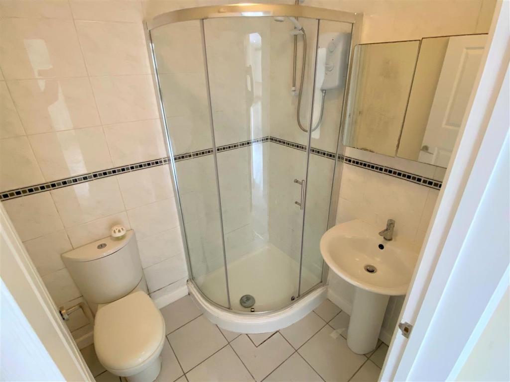 2, 8 Mayfield Road Shower