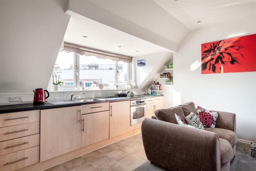 37B Old Woking Road-3.jpg