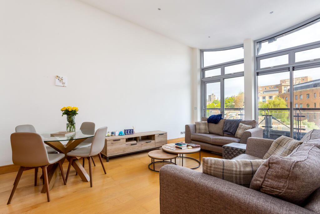 Sitting/Dining Room