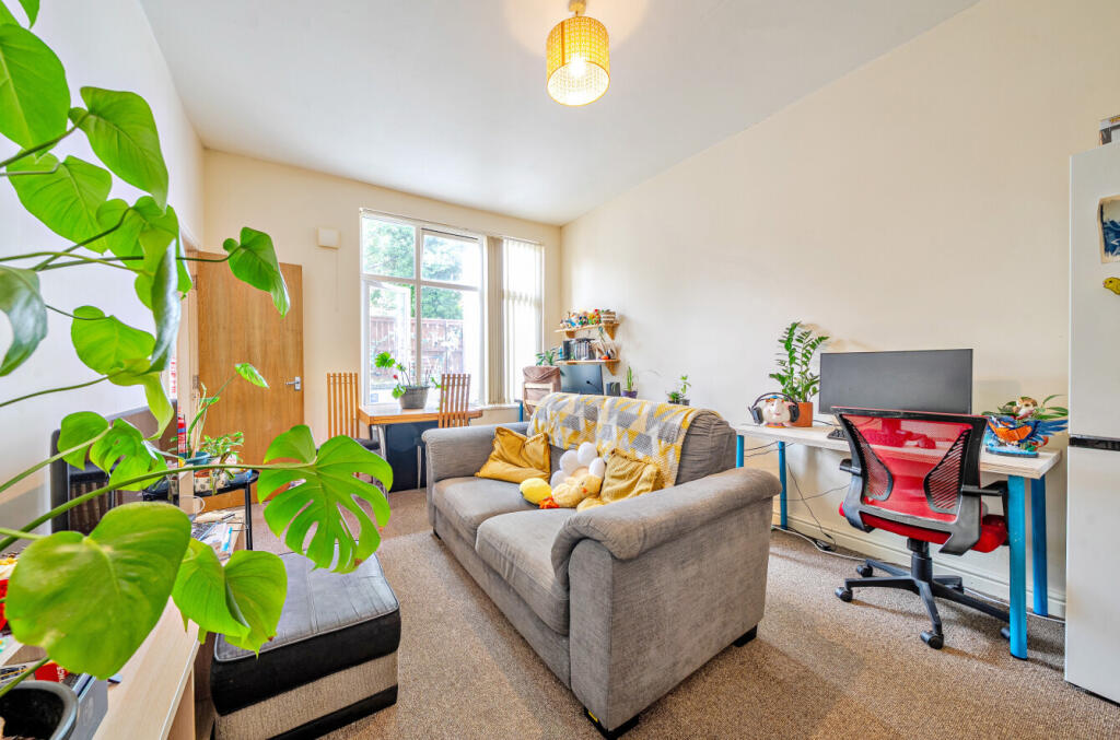 Stanningley Road, Leeds, LS12