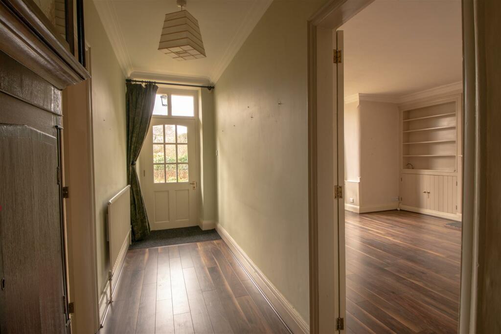 Entrance Hallway / Living Room