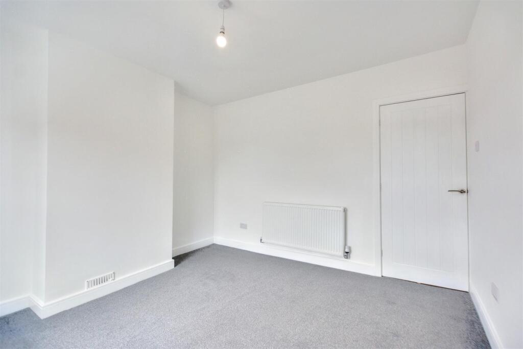 Bedroom 1_2.jpeg