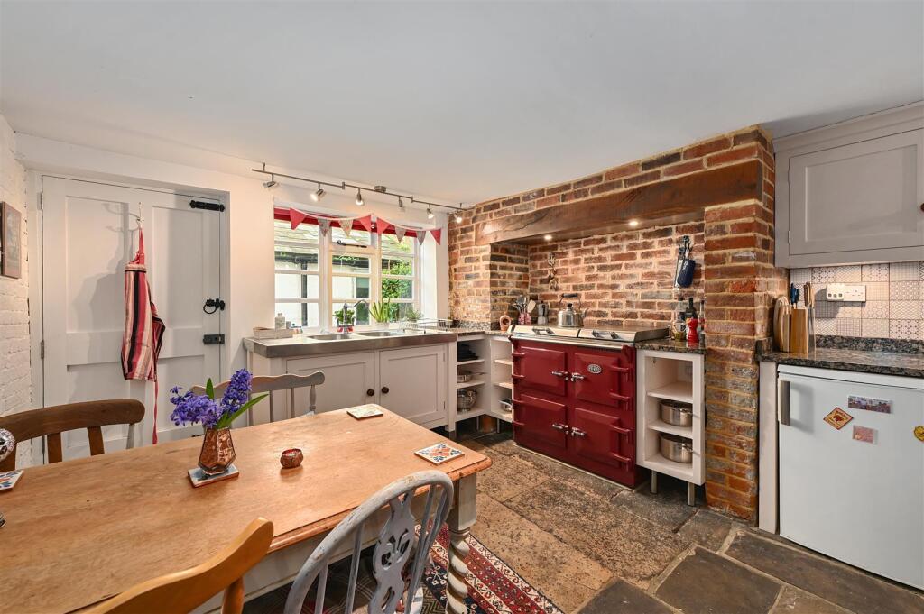 11 Hill Street TN34 (28).jpg