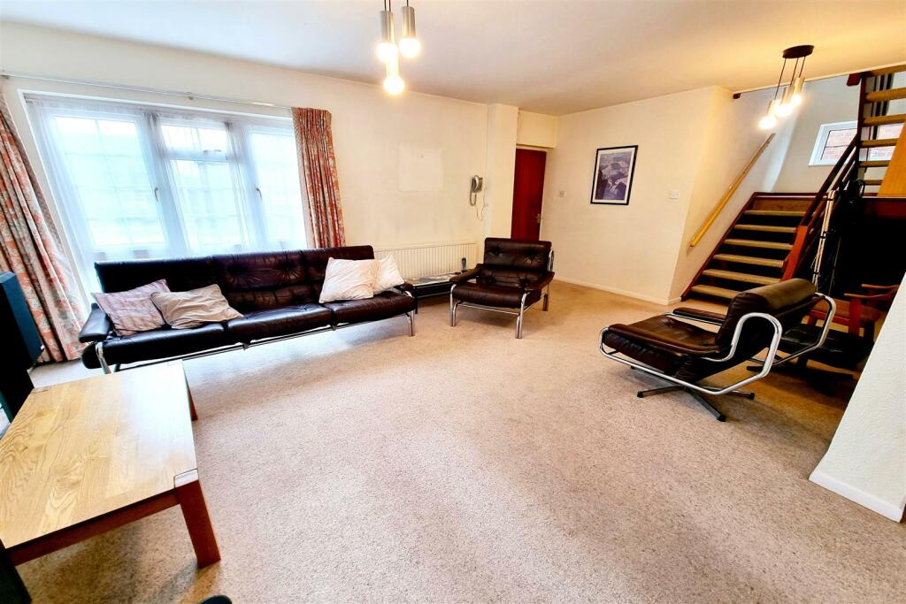 FRONT RECEPTION ROOM: PIC. 1